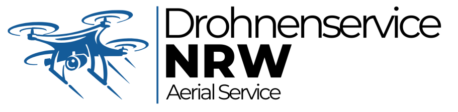 Drohne mit vier Propellern und orangefarbenen Verzierungen.